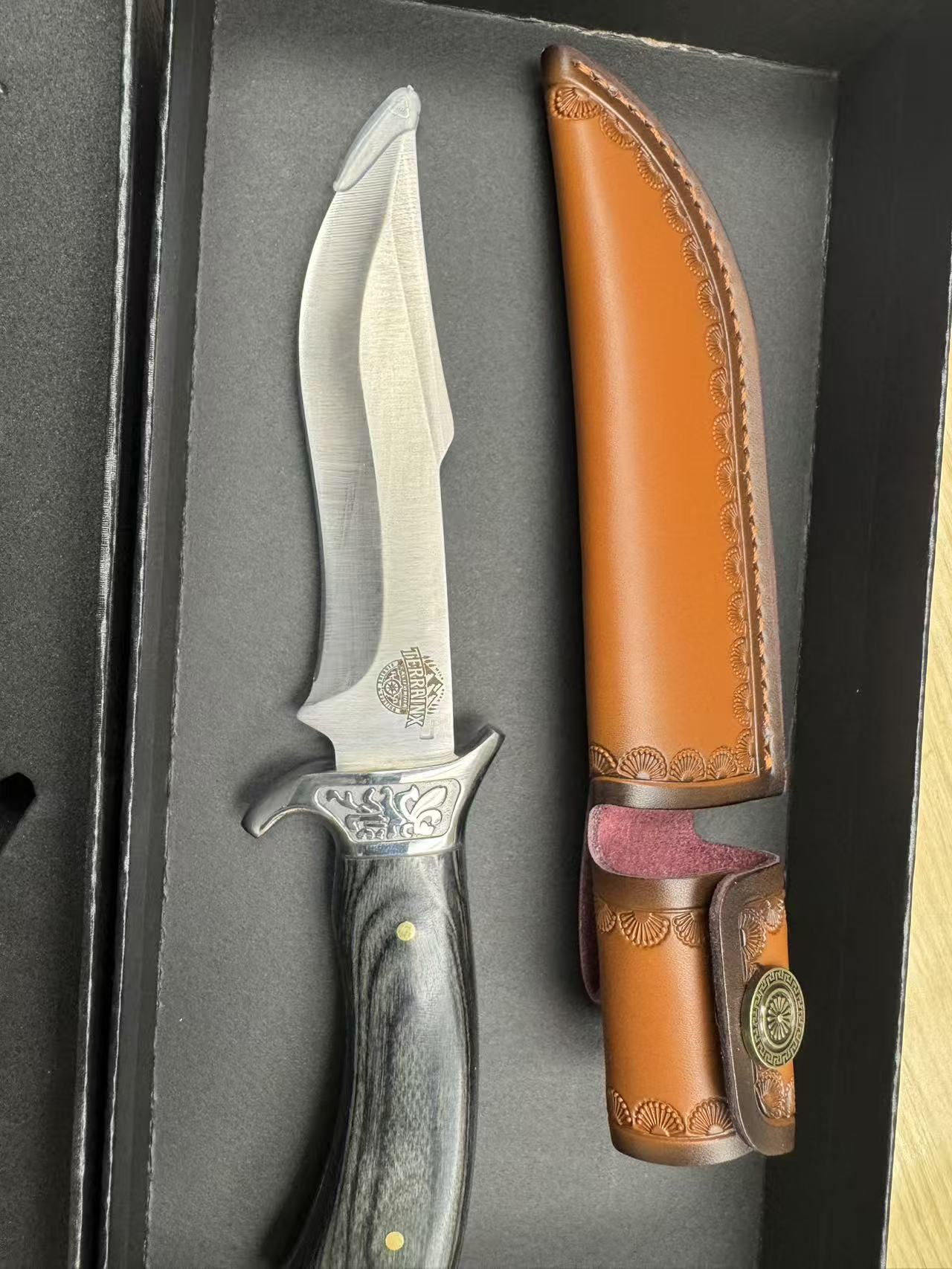 TerrainX Fixed Blade Hunting Knife and Leather Sheath